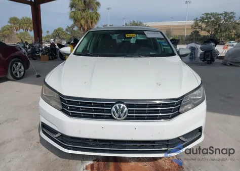 2018 Volkswagen Passat 2.0T R-Line/2.0T S z USA, uszkodzony, nr VIN 1VWAA7A33JC003829